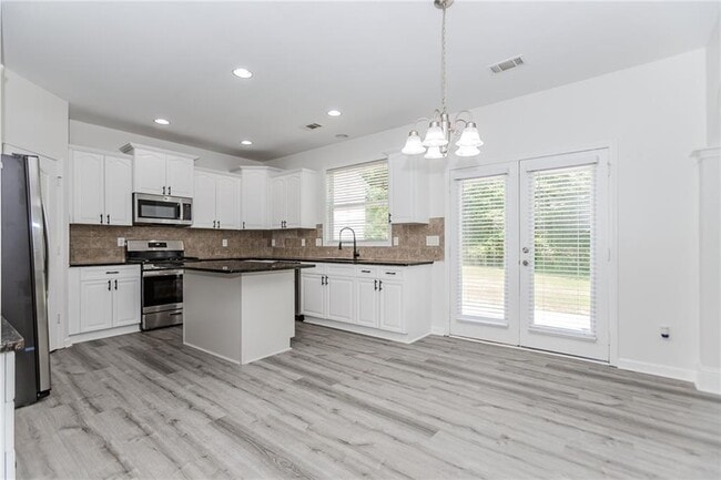 Building Photo - 2023 Jameson Cir NE