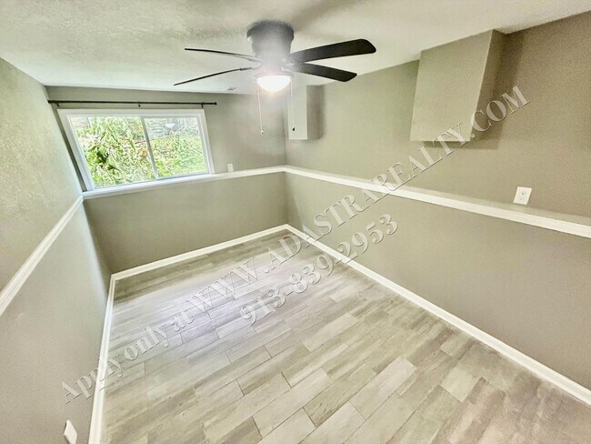 Building Photo - Nice Updated 3 Bed, 1 Bath in KCK-Availabl...