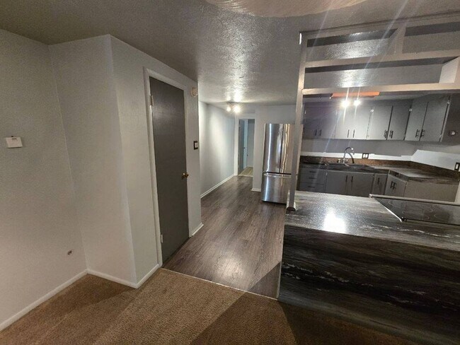 Building Photo - For Rent: 1 Bed / 1 Bath Basement Apartmen...