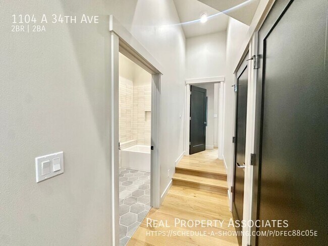 Building Photo - 1104 A 34th Ave