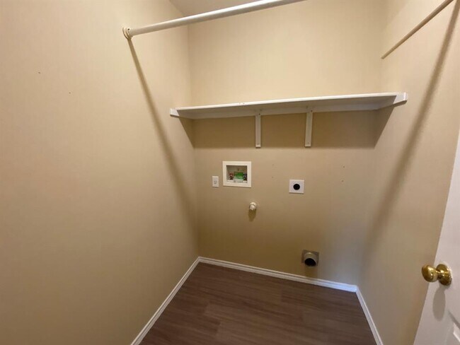 Building Photo - 258 Western Dr