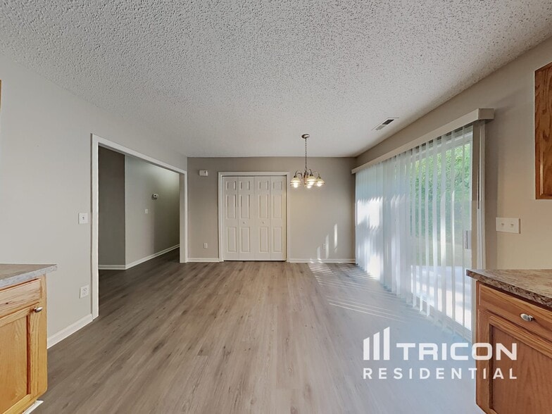 Building Photo - 2916 Westwinds Ct