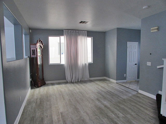Building Photo - 4 bedroom 2.5 bath sparkling pool home in Perris!