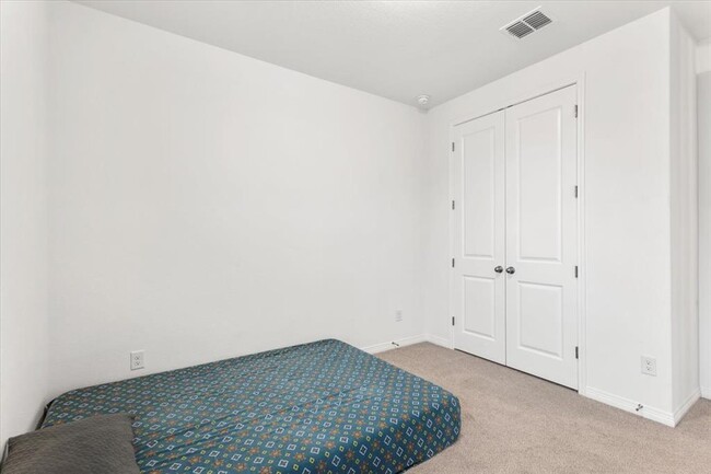 Building Photo - 216 Hollister Dr