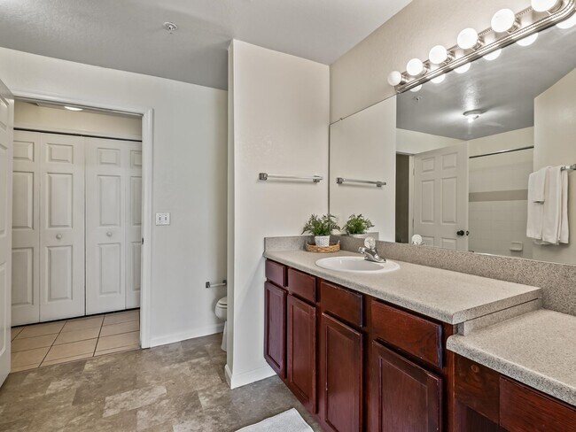 Building Photo - 2801 Chancellorsville Dr