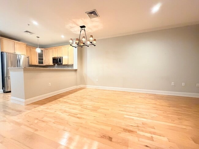 Building Photo - 59 Walpole St