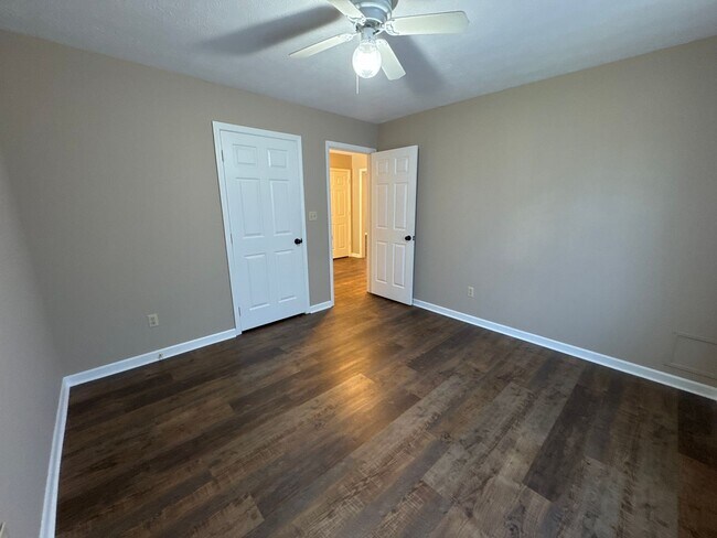 Building Photo - 3320-3322 River Oaks Blvd