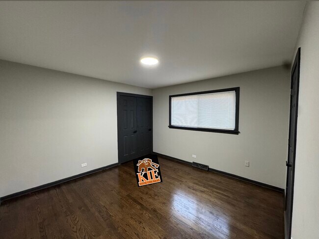 Building Photo - 14527 Irving Ave