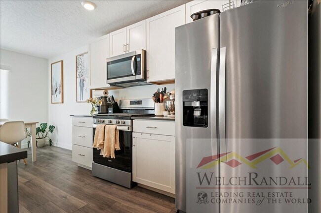 Building Photo - Great Space, Great Location - 3 BR Lehi Townhome! ** MOVE-IN SPECIAL **