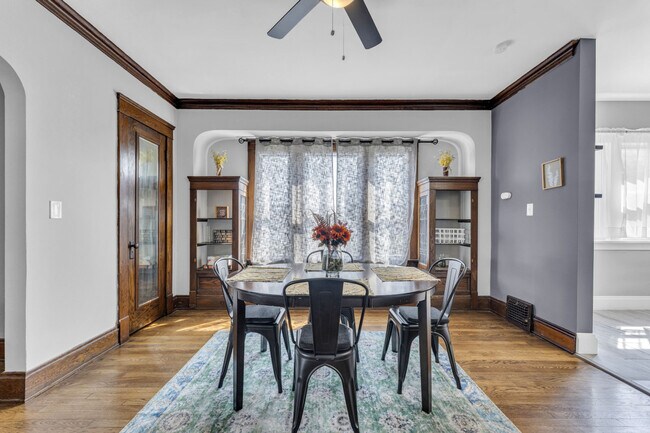 Building Photo - 10617 Bernard Ave