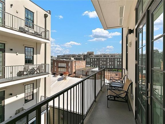 Building Photo - 731 St Charles Ave