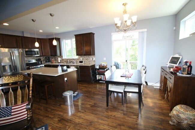 Building Photo - Modern and Spacious 4 Bedroom Condo in East Anchorage!