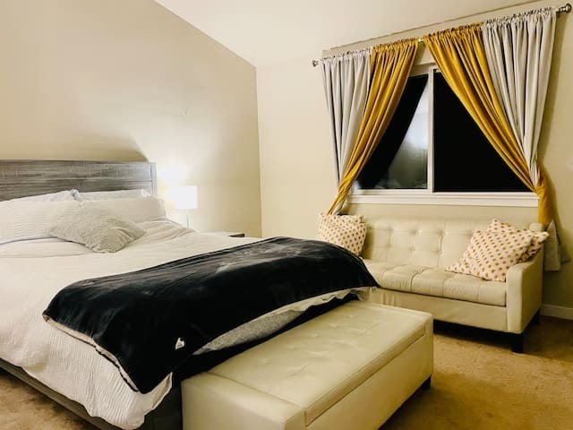 Building Photo - 3669 Reagan Ave