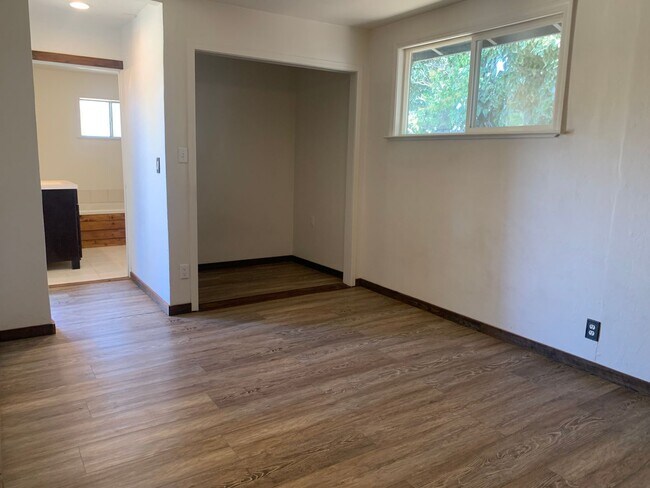Building Photo - Adorable 3 bedroom home with pool and garden