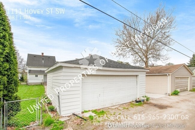 Building Photo - Available Now | 3 Bedroom 1.5 Bath Single ...