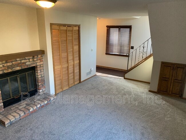 Building Photo - 8839 Maplebrook Ct