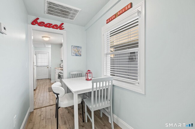 Building Photo - 108 College Pl