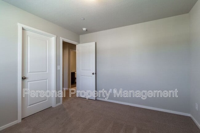 Building Photo - 1708 NE Pioneer Ln