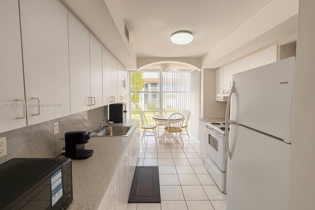 Primary Photo - 200 172nd St