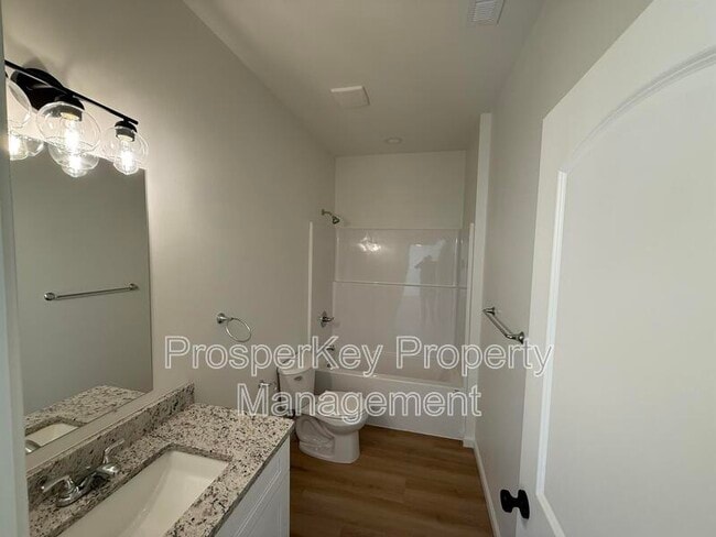 Building Photo - 405 E Chappell St