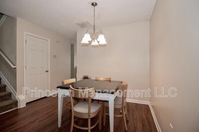 Building Photo - 137 Lynch Cir