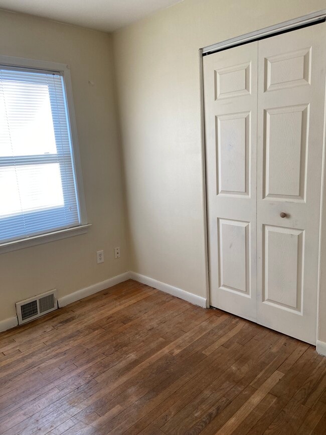 Building Photo - 2010 Capitol Ave