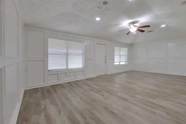 Building Photo - 7331 Millbrae Ln