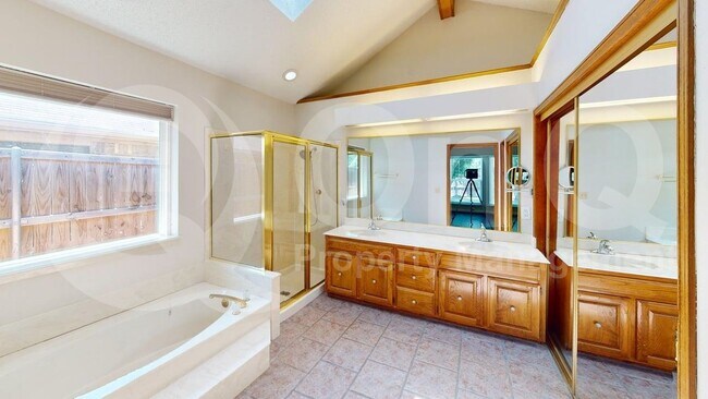 Building Photo - 1217 Babbling Brook Dr