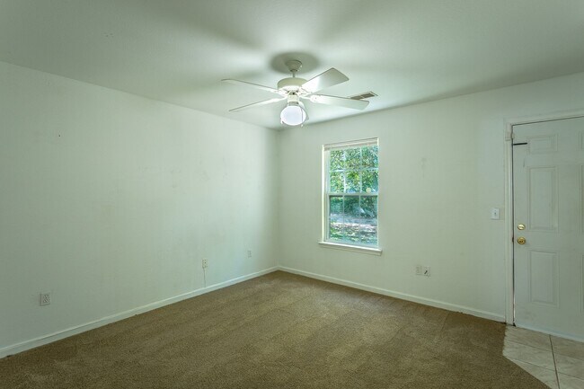 Building Photo - 3 Bedroom 3 Bath Townhouse