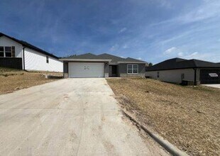 Building Photo - Brand New Home!!