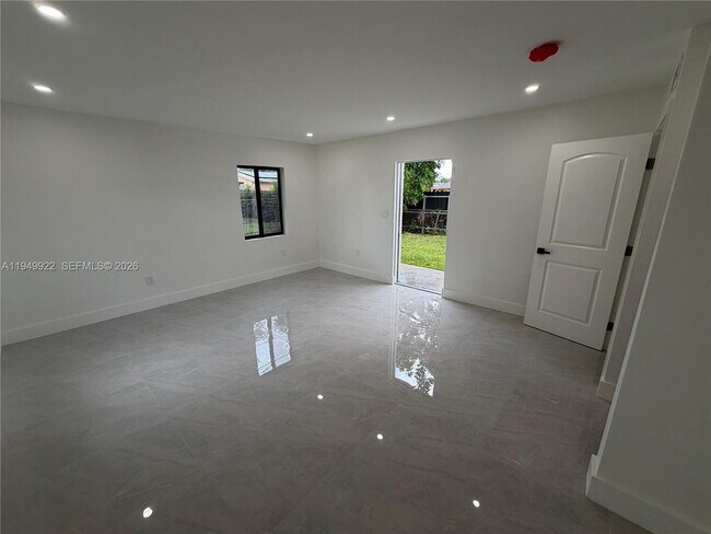 Building Photo - 15920 NW 17th Ct