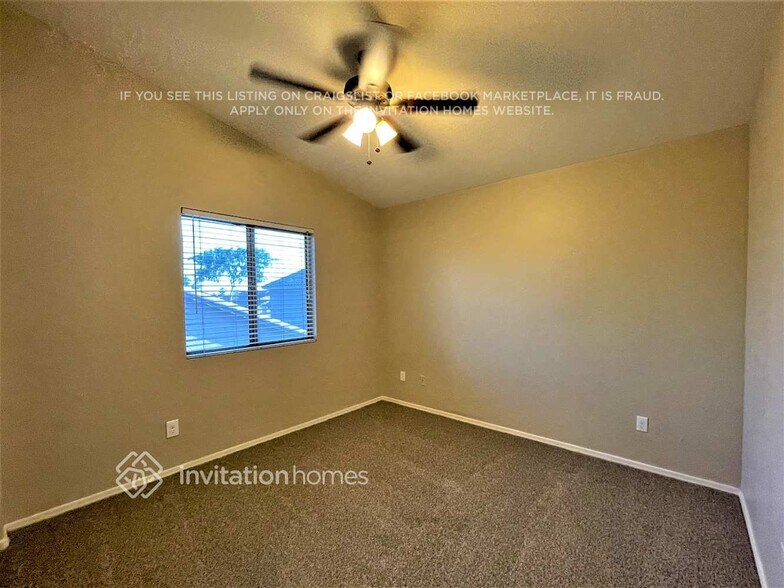 Building Photo - 8802 E University Dr