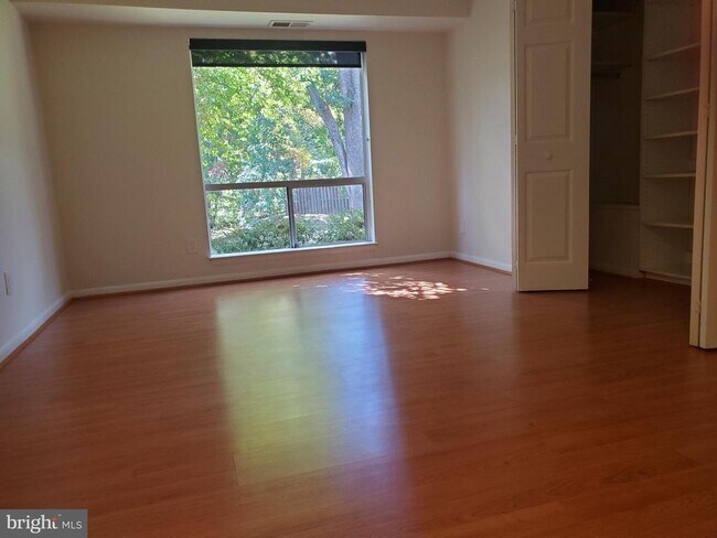 Building Photo - 11627 Vantage Hill Rd