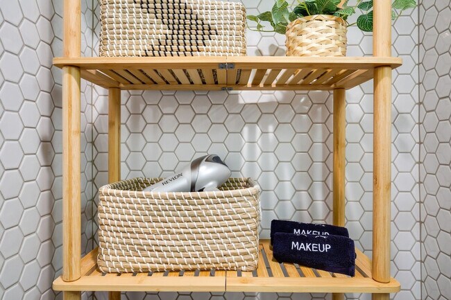 Building Photo - 3843 20th Ave SW