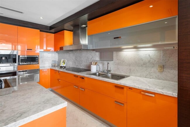 Building Photo - 7471 Fisher Island Dr