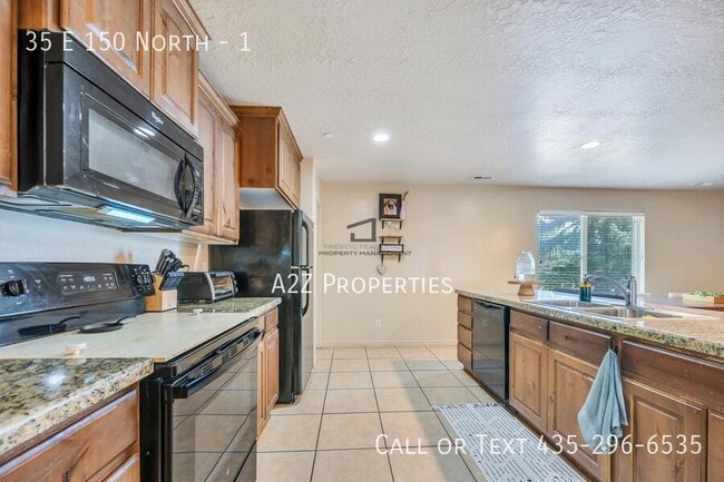 Building Photo - 35 E 150 N