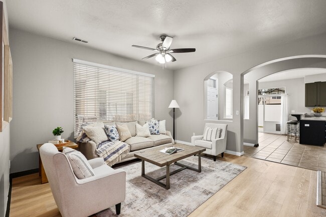 Building Photo - 452 N Kent Ln