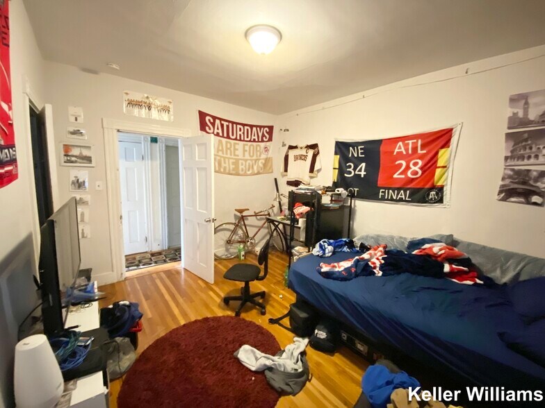 Building Photo - 61 Hillside St