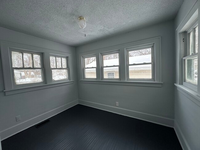 Building Photo - 27 State St