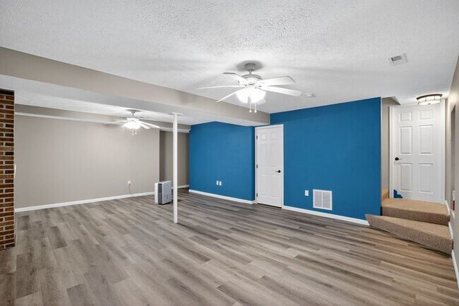 Building Photo - 23259 Laurel Hill Dr