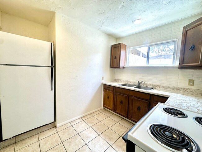 Building Photo - RogerRd237-243