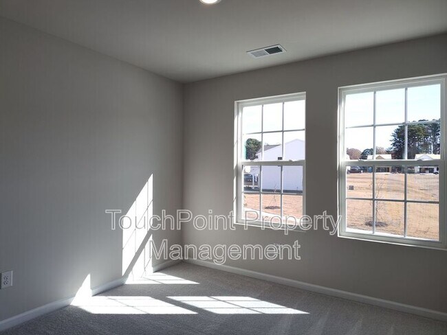 Building Photo - 3247 Crawford Ave