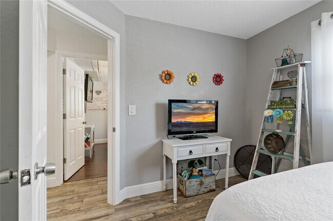 Building Photo - 808 Rustic Oaks Dr