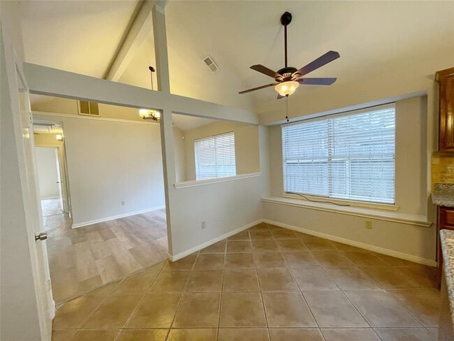 Building Photo - 2614 Double Lake Dr