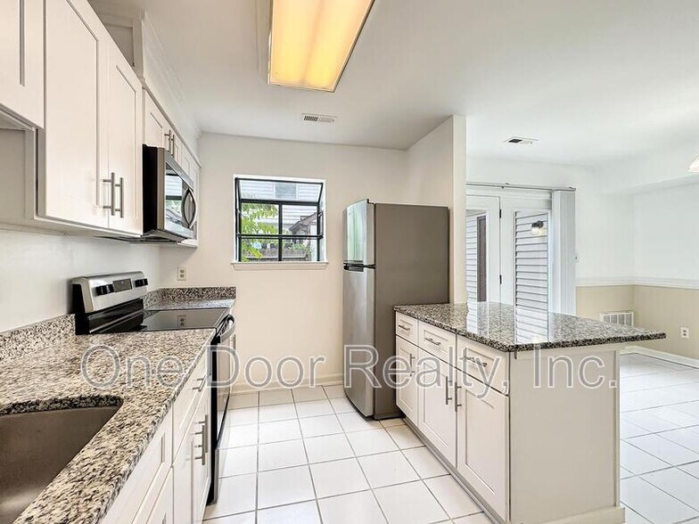 Building Photo - 285 Merrimac Trail