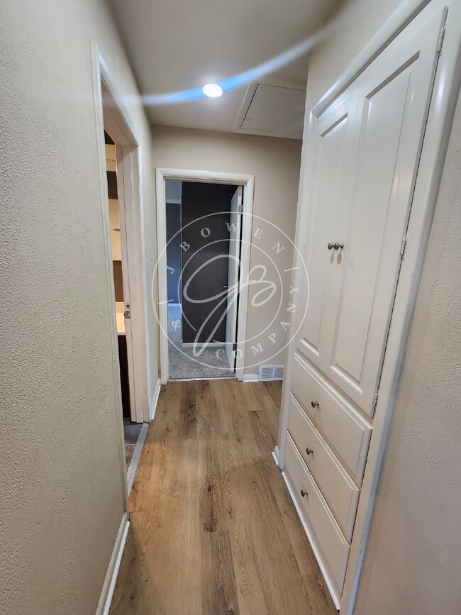 Building Photo - Charming 2-Bed, 2-Bath Condo with many upd...