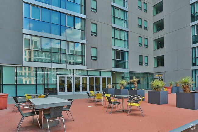 Sol Y Luna Student Housing near U of A Tucson, AZ