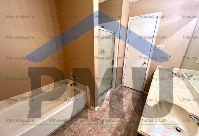 Building Photo - AVAILABLE NOW!!! Great Area!!  Off Pleasan...