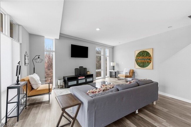 Building Photo - 402 Jefferson Ave