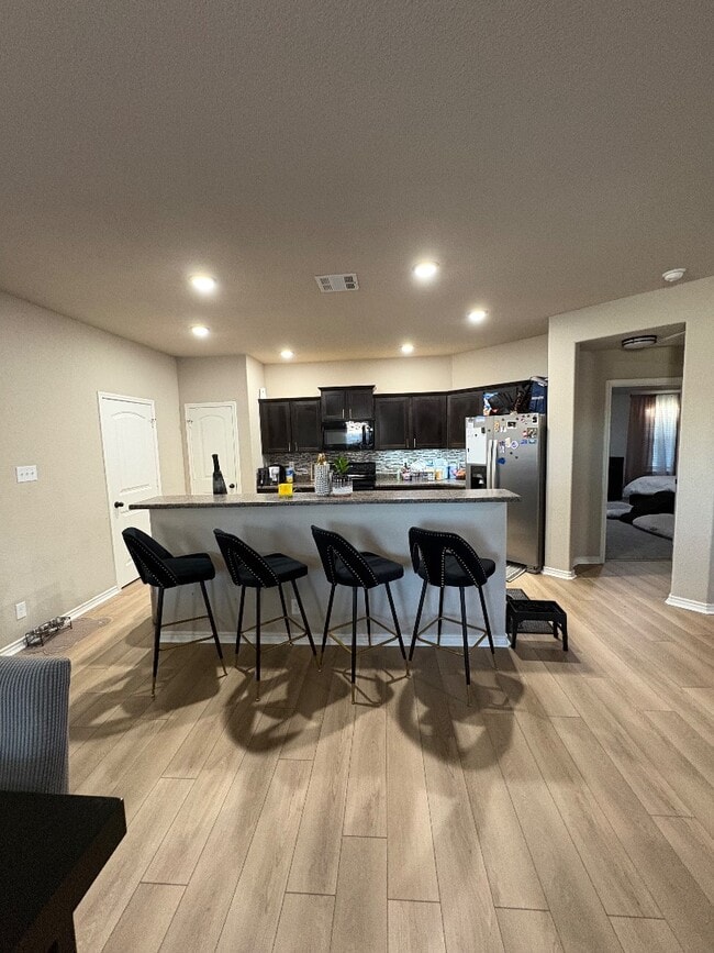 Building Photo - 6708 Oliver Loving Dr